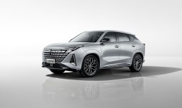 一周新车盘点 | 小鹏MONA M03增高阶智驾 长安UNI-Z动力小幅提升|界面新闻 · 汽车