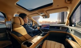 一周新车盘点 | 2025款腾势D9全系标配高阶智驾 新款长轴宝马5系引入V2X技术|界面新闻 · 汽车