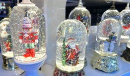 美国商家等待义乌“拯救”今年圣诞季|界面新闻