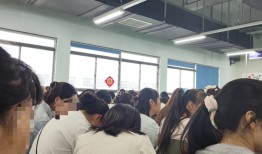 【独家】郑州富士康iPhone 17港区产线已接近满产，近20万人两班倒赶工|界面新闻 · 科技