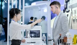 同传大模型+ AI降噪系统，科大讯飞重新定义翻译耳机|界面新闻