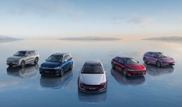 全民安全时代已至，头部企业如何引领智能辅助驾驶新标准|界面新闻