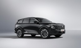 一周新车盘点 | 2025款腾势D9全系标配高阶智驾 新款长轴宝马5系引入V2X技术|界面新闻 · 汽车