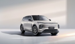 长安汽车2025年中报：新央企首秀高分答卷，“量价利”齐升勾勒增长新范式|界面新闻