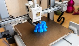 2025年度成长型公司盘点：在红海赛道中“硬碰硬”|界面新闻 · 科技