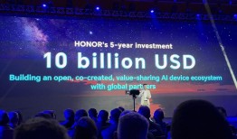 荣耀CEO李健履新后首次公开亮相：面向AI发布“阿尔法战略”，未来五年投入百亿美元|界面新闻 · 科技