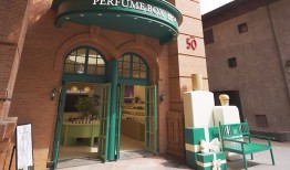 代理香水的颖通集团为何下场开香水集合店？|界面新闻 · 时尚