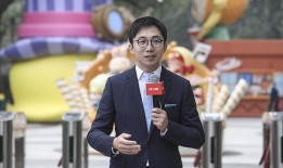 泡泡玛特创始人回应labubu卖高价：月销或达1000万只|界面新闻