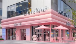 兰蔻“粉房子”闪现西岸梦中心，爱马仕唇妆新系列诠释蓝色魅力｜是日美好事物|界面新闻 · 时尚