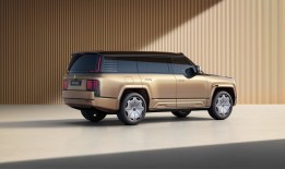 一周新车盘点 | 仰望U8L开启预售 奔腾小马年度更新|界面新闻 · 汽车