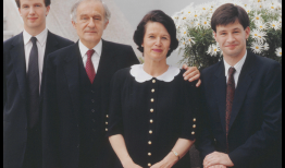 英国资深外交家威尔逊有望成为新任驻华大使，其父是著名汉学家卫奕信|界面新闻 · 天下