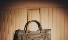 巴黎世家发布新创意总监首支广告，GARCON BY GARCON首开线下店｜是日美好事物|界面新闻 · 时尚