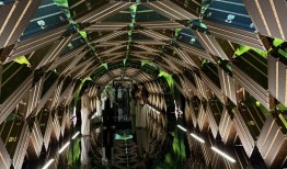 零售竞争升级、写字楼压力增加，上海商业地产开启新一轮“优胜劣汰”|界面新闻 · 地产