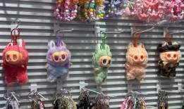 Labubu的假货产业链：秘密全球发货，工厂谁也不能来看|界面新闻