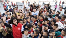 全网最遭小孩哥讨厌的人，打算整点新活|界面新闻