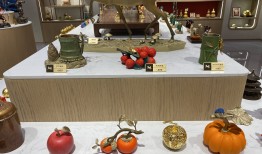 中年男人的“泡泡玛特”想上市，铜师傅还差什么？|界面新闻