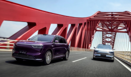 问界M8电增同价，高端纯电SUV市场开启新一轮洗牌|界面新闻