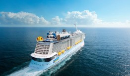 “旅行经济上行期的美”，源于消费体验的重构  | 2025界面旅行向往指南系列②|界面新闻 · 旅行