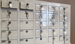 直击*ST新潮临时股东大会：中小股东“助攻”伊泰系上位，混乱能否终结？|界面新闻 · 证券