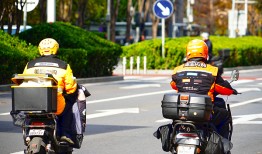 【独家】外卖大战巷战仍激烈，骑手争夺仍是冬季重点|界面新闻 · 科技