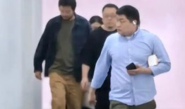 罗永浩被曝现身百度引发AI合作猜想|界面新闻 · 科技