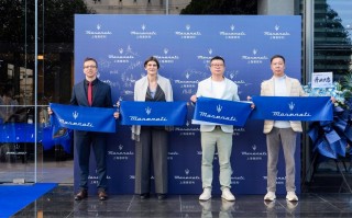 奢境新启 意韵臻享 玛莎拉蒂全新展厅于上海璀璨启幕|界面新闻