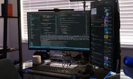 商业头条No.75 | AI编程等待“失控”|界面新闻 · 科技