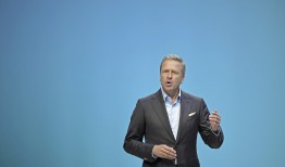 宝马集团将换帅，内德尔科维奇明年5月接棒齐普策|界面新闻 · 汽车