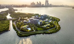 “旅行经济上行期的美”，源于消费体验的重构  | 2025界面旅行向往指南系列②|界面新闻 · 旅行