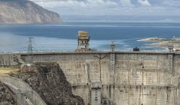 荒滩如何变身“绿电印钞机”：低利率时代，保险耐心资本的另类投资之路|界面新闻