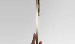 荣耀发布折叠屏新机，等待苹果入局|界面新闻 · 科技