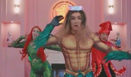 刘畊宏cos海王遭强制断播，抖音：不当着装博眼球|界面新闻 · 科技