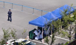 直击*ST新潮临时股东大会：中小股东“助攻”伊泰系上位，混乱能否终结？|界面新闻 · 证券