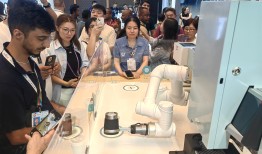 第138届广交会：服务机器人成“顶流”，已获中东、东南亚实际订单|界面新闻