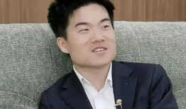 董宇辉直播间亿元沙发陷“代工”质疑，顾家家居回应：均为自主生产|界面新闻