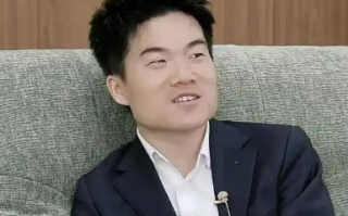 董宇辉直播间亿元沙发陷“代工”质疑，顾家家居回应：均为自主生产|界面新闻