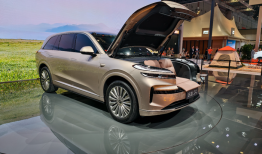 13款新车带你看上海车展最热车型｜2025上海车展|界面新闻 · 汽车