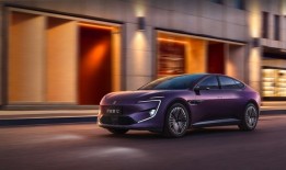 长安汽车2025年中报：新央企首秀高分答卷，“量价利”齐升勾勒增长新范式|界面新闻