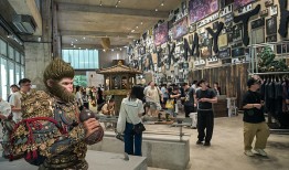 黑神话首家线下店试营业，限定款琉璃葫芦二手平台价格翻倍|界面新闻 · 游戏