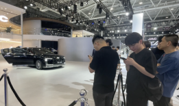 上市1小时大定过1000辆，尊界S800的最终售价偏向务实|界面新闻 · 汽车