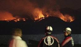 日本50年来最严重山火持续，或被定为“特大灾害”|界面新闻 · 天下