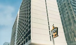 从弥敦道出发：假日酒店在华50年，始于微笑，温暖如初|界面新闻 · 旅行