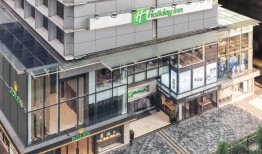 从弥敦道出发：假日酒店在华50年，始于微笑，温暖如初|界面新闻 · 旅行