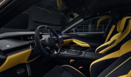 一周新车盘点 | 小米推出SU7高性能Ultra车型 2025款小鹏G6正式亮相|界面新闻 · 汽车