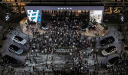 全能超混+领先智能，沃尔沃全新XC70重塑豪华新能源车标杆|界面新闻