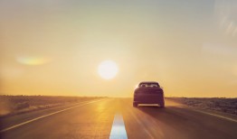 何小鹏拜访任正非数月后，小鹏汽车与华为乾崑官宣合作|界面新闻 · 汽车