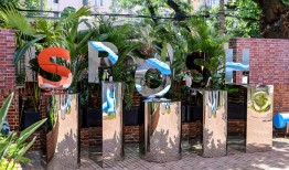 绫濑遥演绎优衣库夏日系列，Crocs新联名融合“鞋+手表”｜是日美好事物|界面新闻 · 时尚