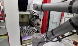 苹果COO走访三家中国供应商，这次的重点是智能制造|界面新闻 · 科技