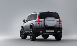 一周新车盘点 | 猛士M817开启预售 路虎卫士OCTA国内正式发布|界面新闻 · 汽车