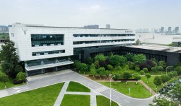 四年砺剑，岚图汽车递表港交所，跑出央企创新样本|界面新闻